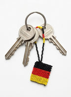 Deutschland Flaggen-Anhänger aus Perlen – Handarbeit für Auto & Tasche