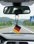 Deutschland Flaggen-Anhänger aus Perlen – Handarbeit für Auto & Tasche